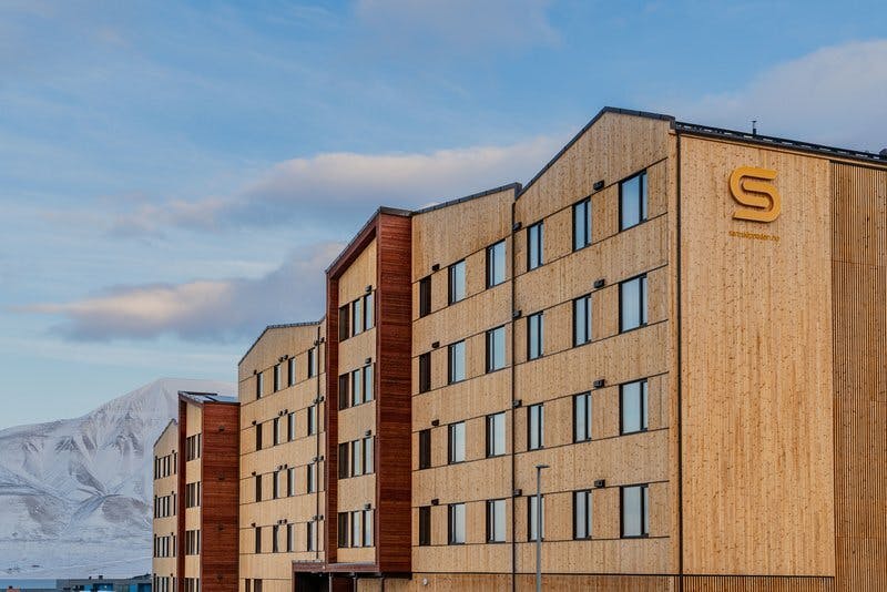 Samskipnaden Bolig Longyearbyen Svalbard Fasade 11 800px
