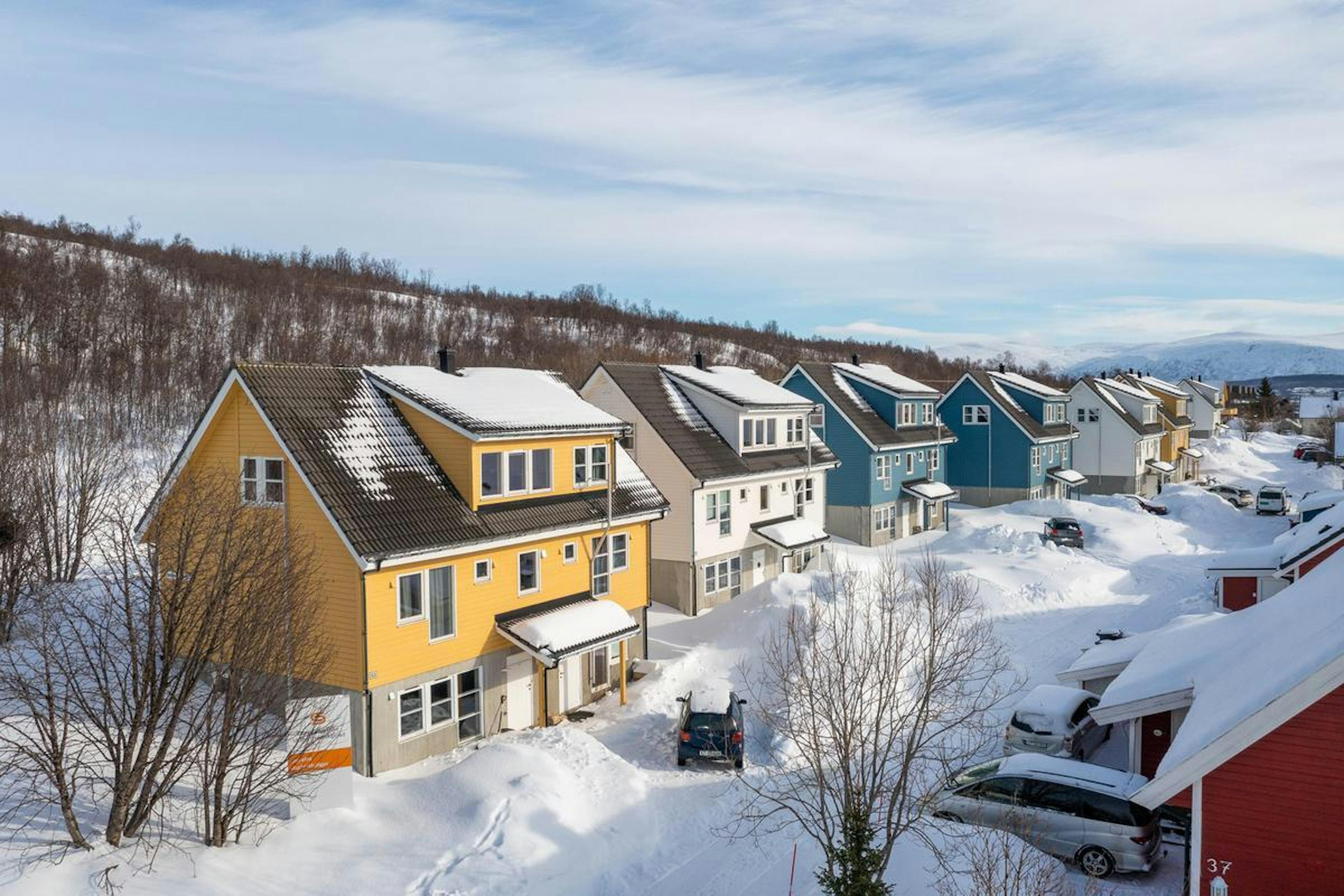 Storelva bolig Tromso leilighet hybel kollektiv fasade ute vinter 2