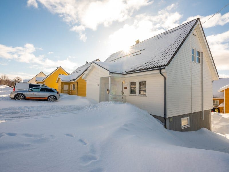Storelva bolig Tromso leilighet hybel kollektiv fasade ute vinter