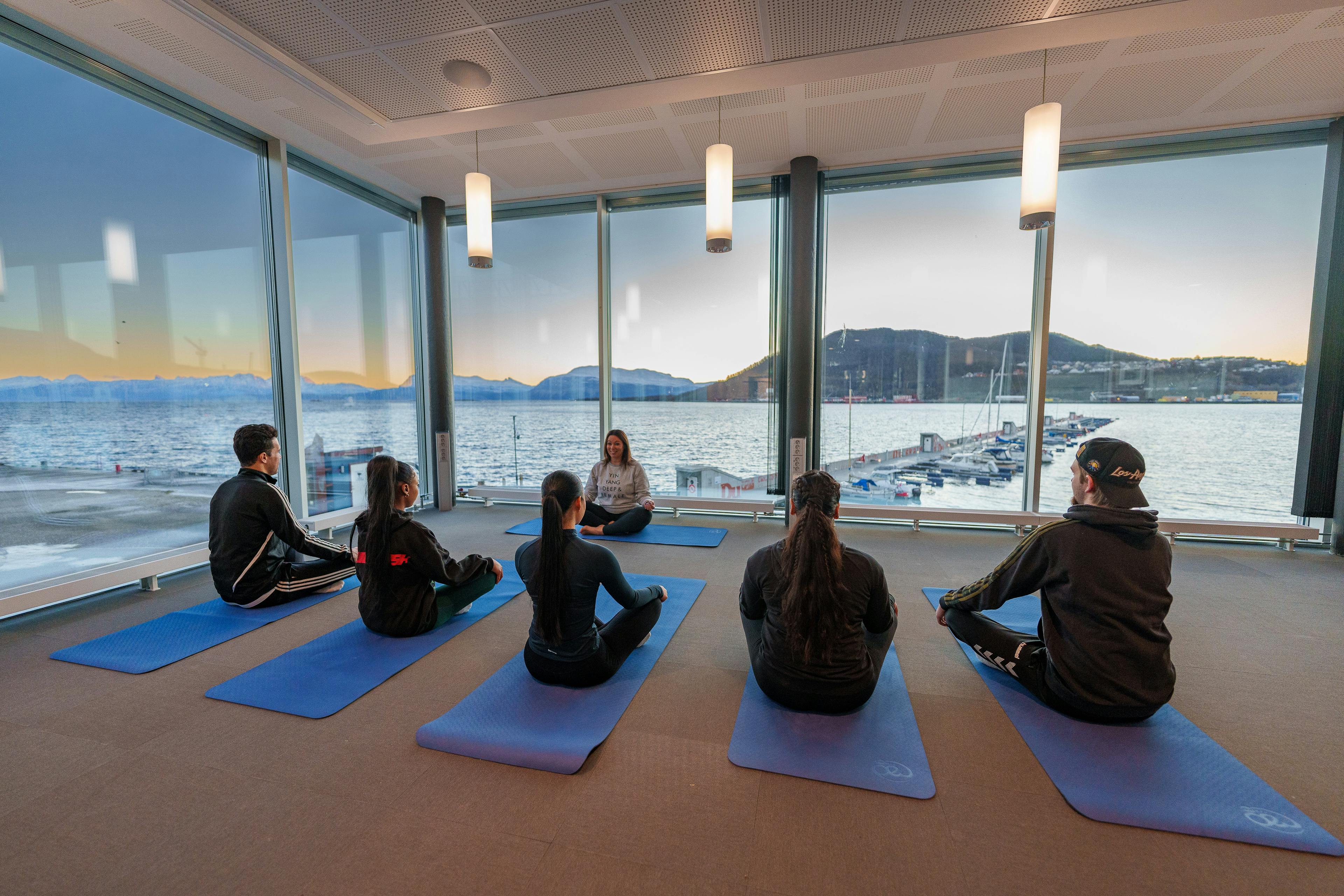 Yoga i Panorama Harstad Foto Orjan Marakatt Bertelsen